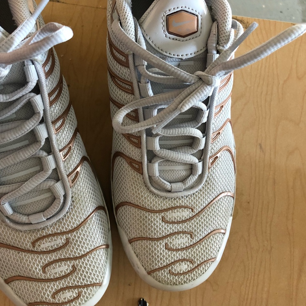 Air Max - Picture 2 of 4